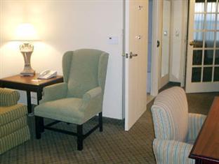Courtyard Denver Airport At Gateway Park 3*